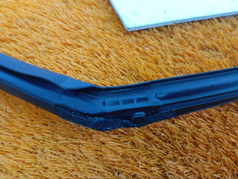 Уплотнитель стекла двери