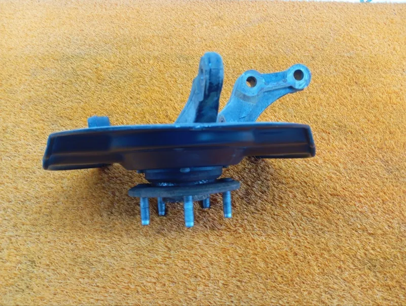 Кулак поворотный