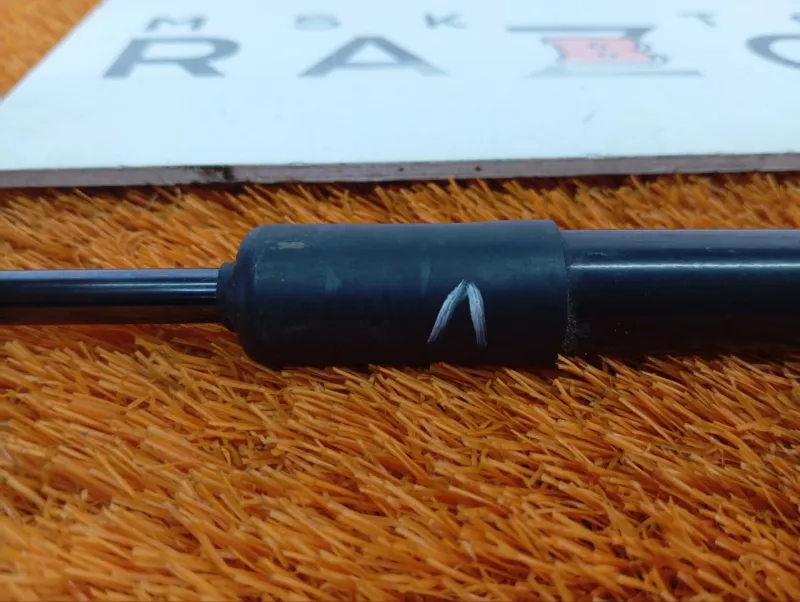 Амортизатор капота