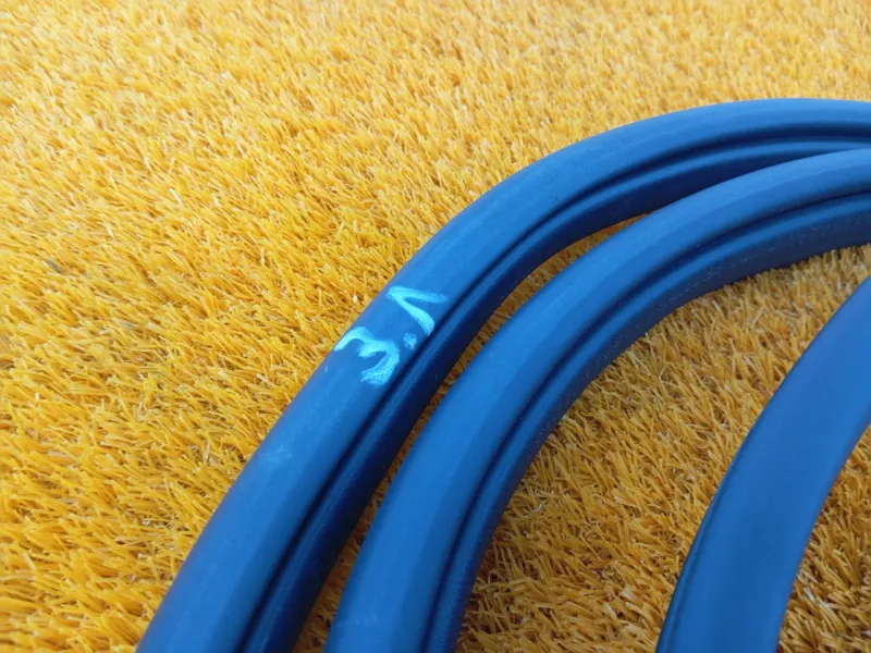 Уплотнитель проема двери