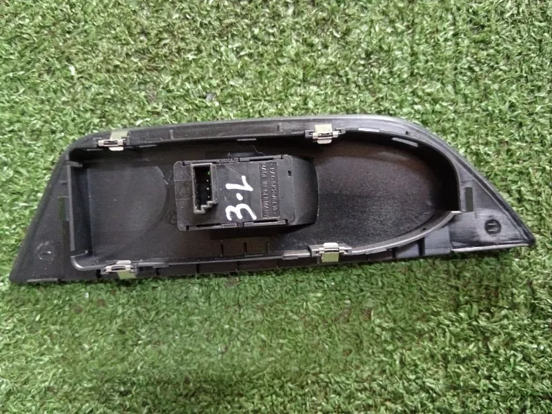 Кнопка стеклоподъемника