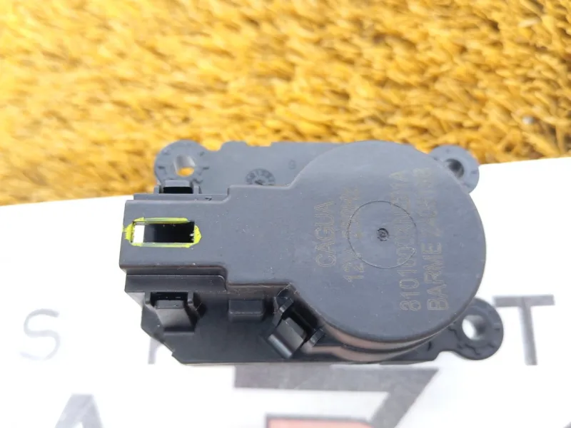 Моторчик заслонки печки