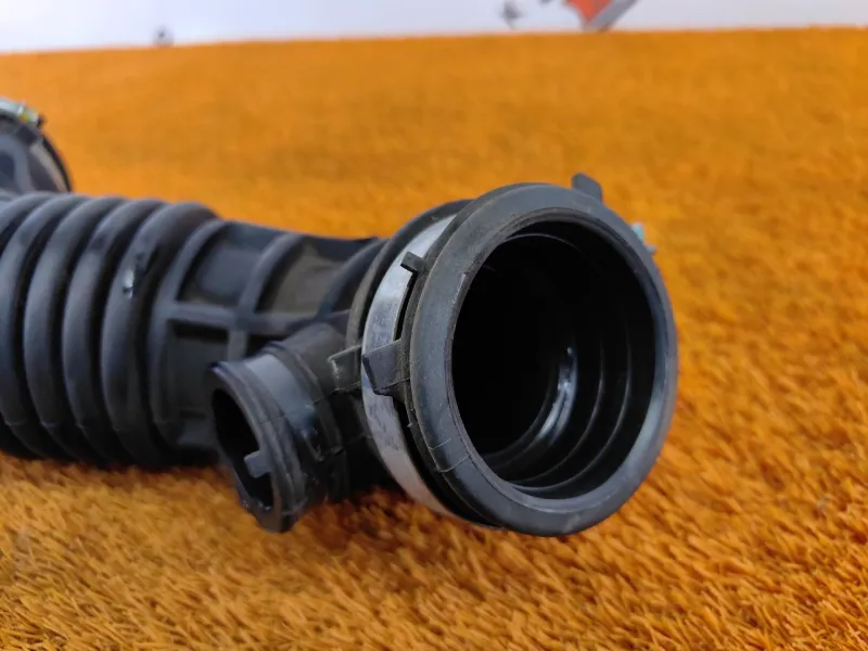 Патрубок воздушного фильтра