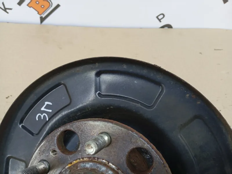 Кулак поворотный