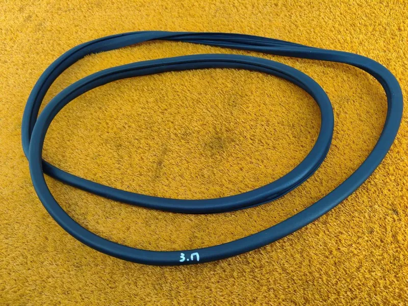 Уплотнитель проема двери