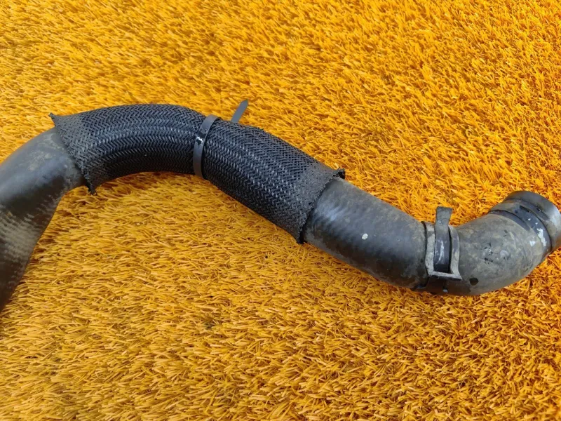 Патрубок радиатора