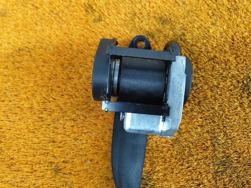 Ремень безопасности