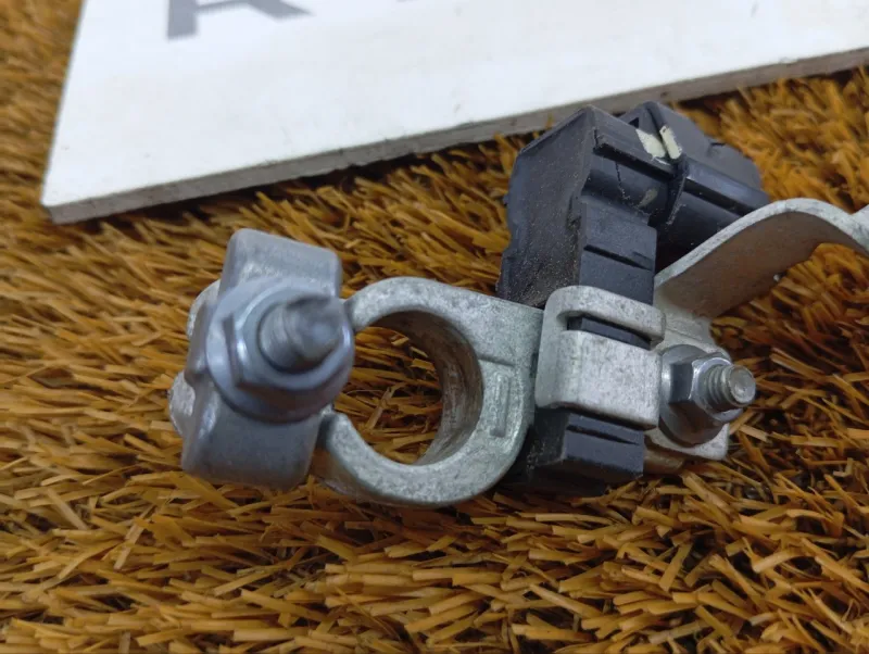 Клемма аккумулятора