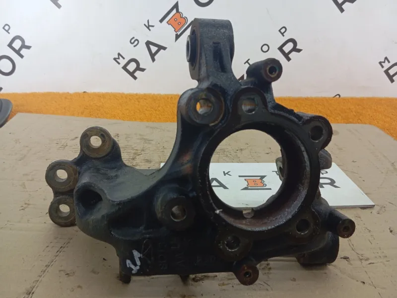 Кулак поворотный