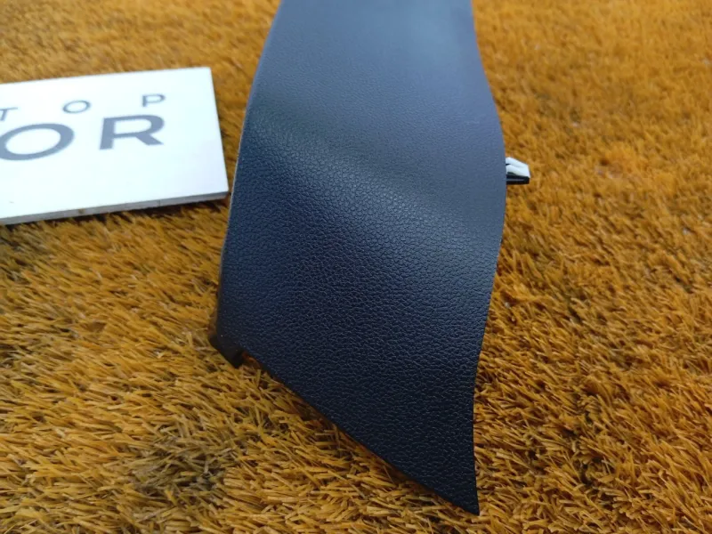 Декоративная накладка торпедо под дефлектор