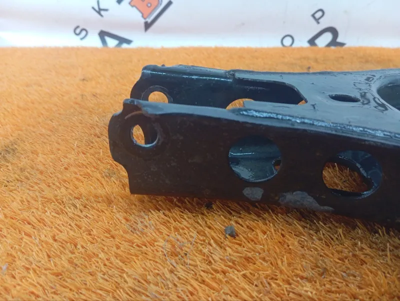 Рычаг подвески нижний