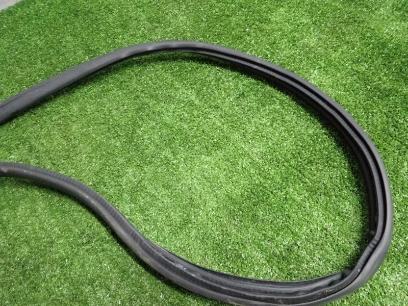 Уплотнитель проема двери