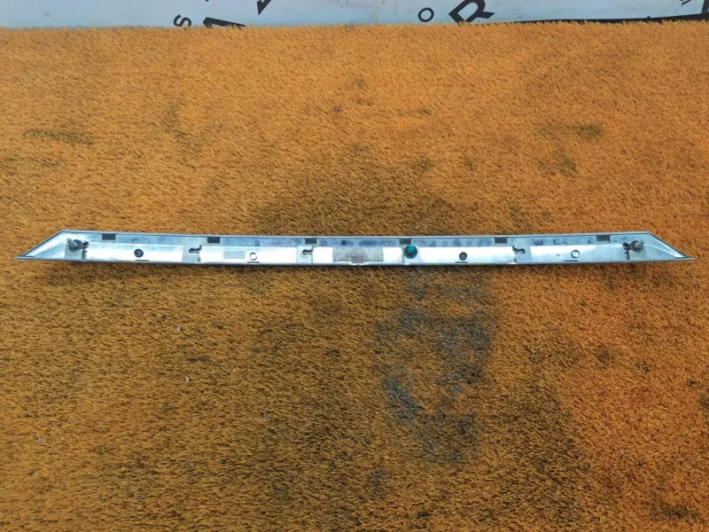 Накладка крышки багажника