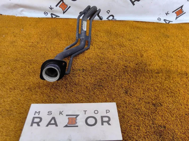 Горловина топливного бака