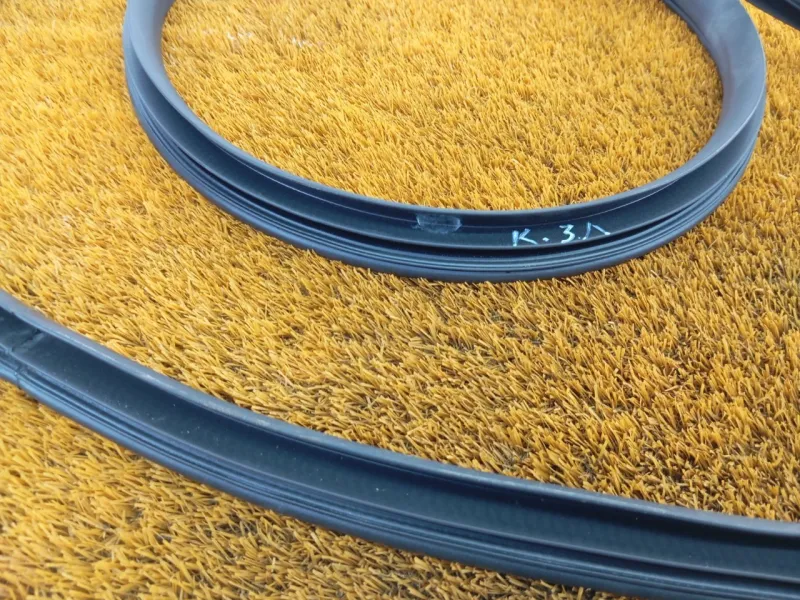 Уплотнитель проема двери