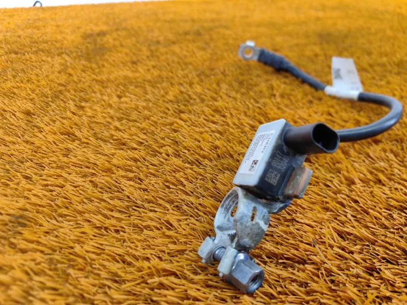 Клемма аккумулятора