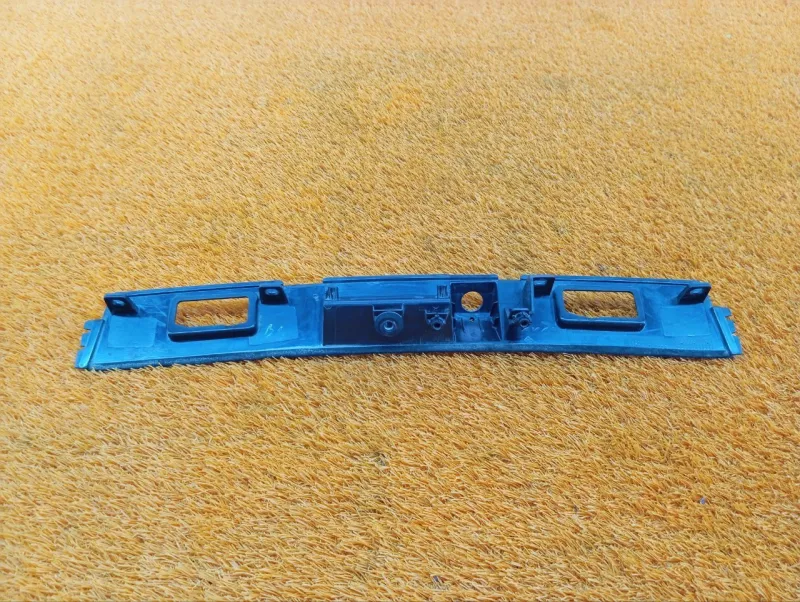 Накладка крышки багажника