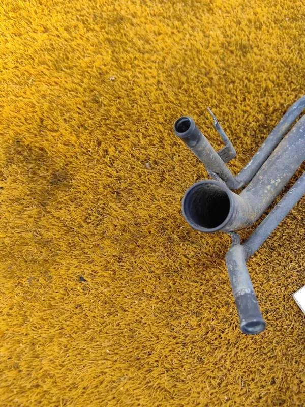 Горловина топливного бака