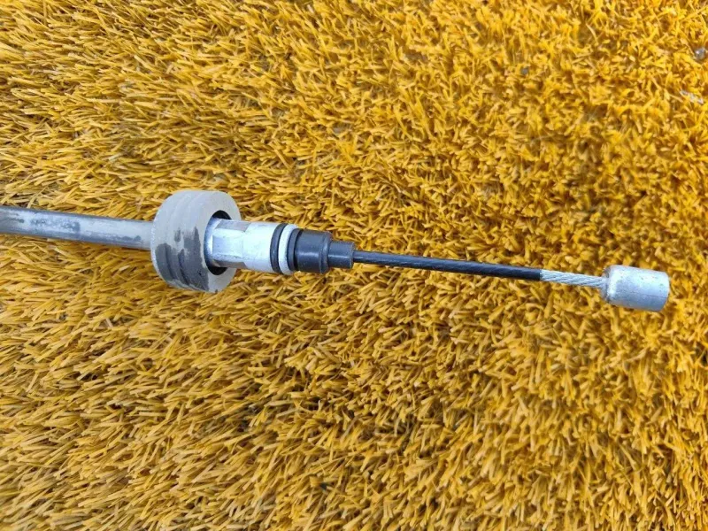 Трос стояночного тормоза