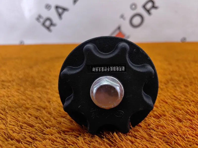 Крепление запасного колеса