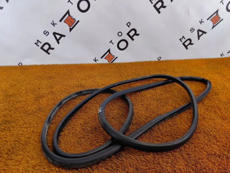 Уплотнитель двери