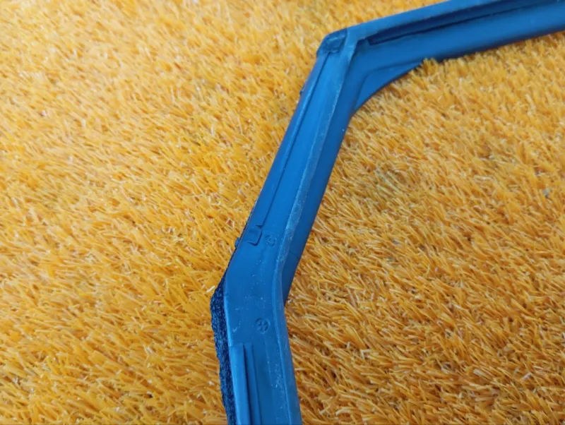 Уплотнитель стекла двери