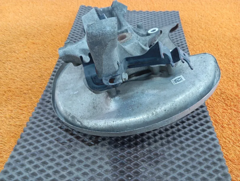 Кулак поворотный