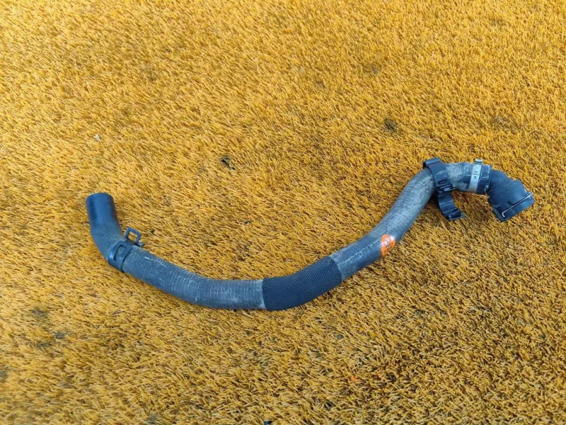 Патрубок радиатора