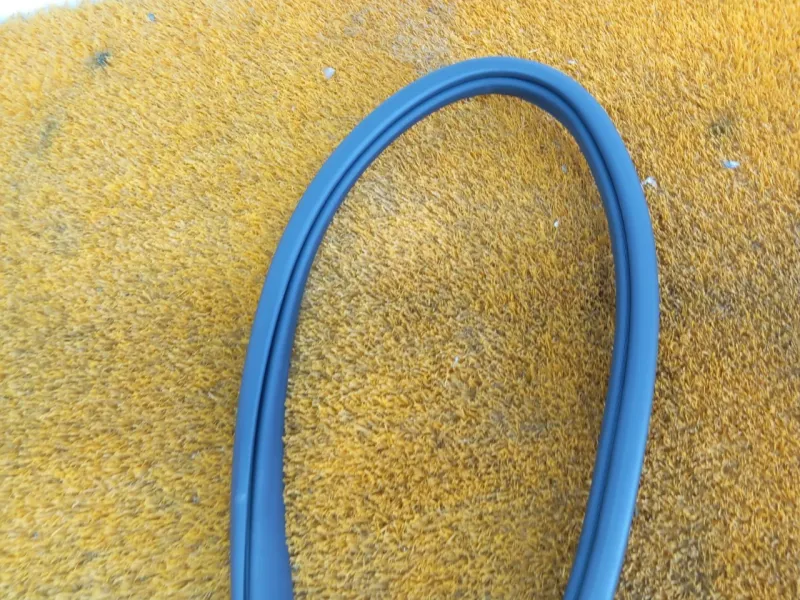 Уплотнитель проема двери