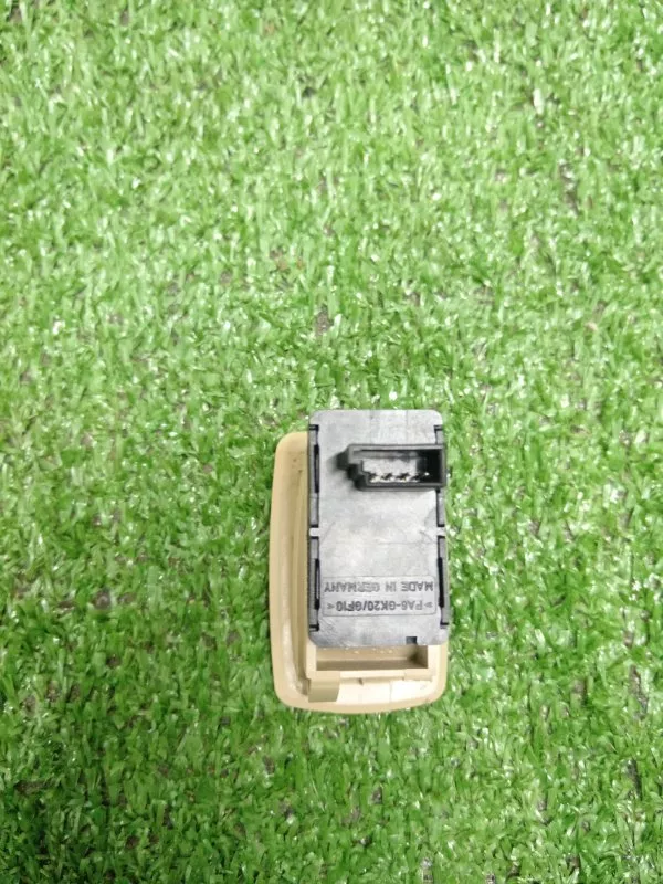 Кнопка стеклоподъемника