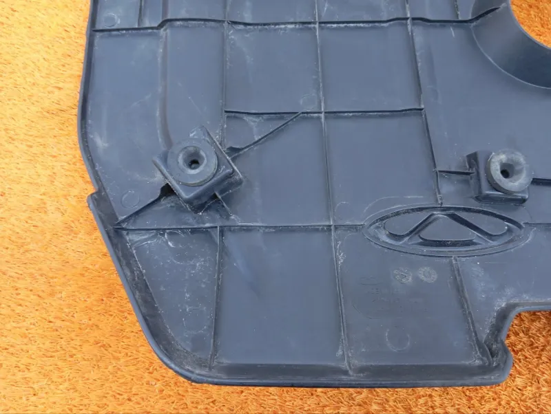 Декоративная крышка двигателя