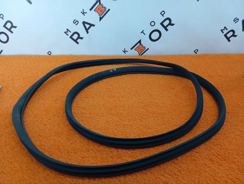 Уплотнитель проема двери