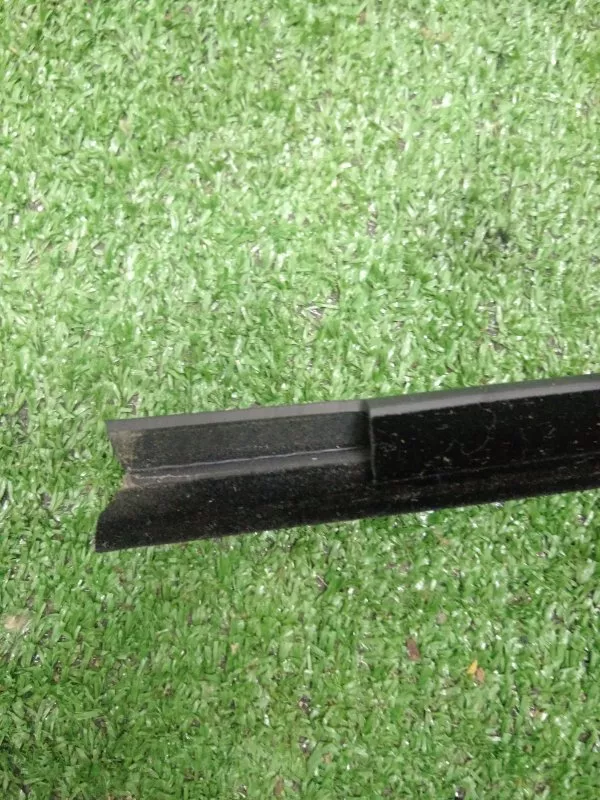 Уплотнитель стекла двери