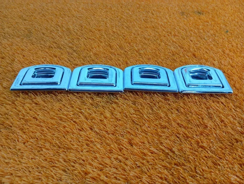 Петля багажника