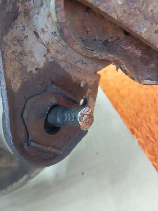 Кулак поворотный