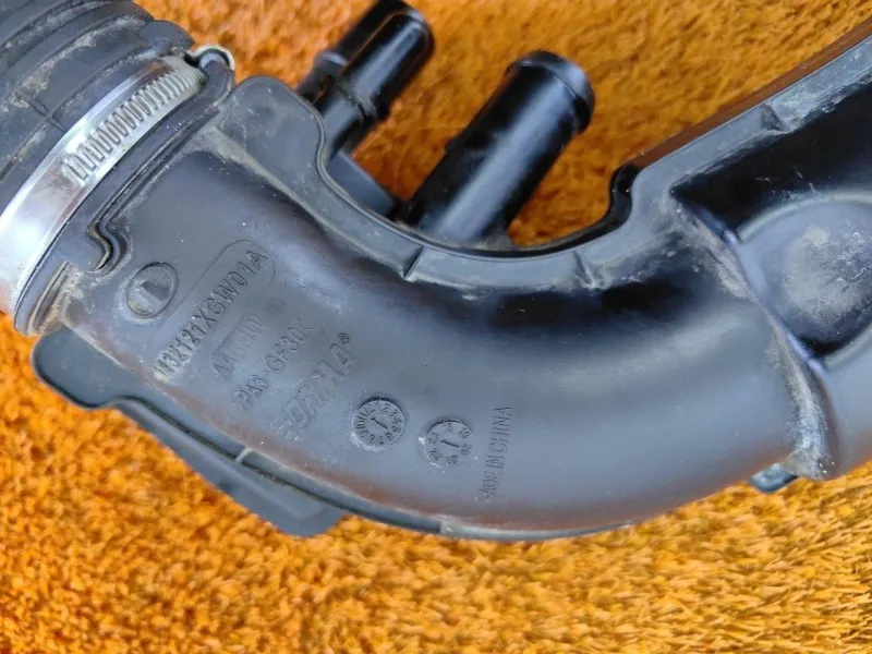 Патрубок воздушного фильтра