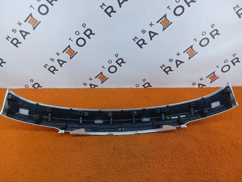 Накладка крышки багажника