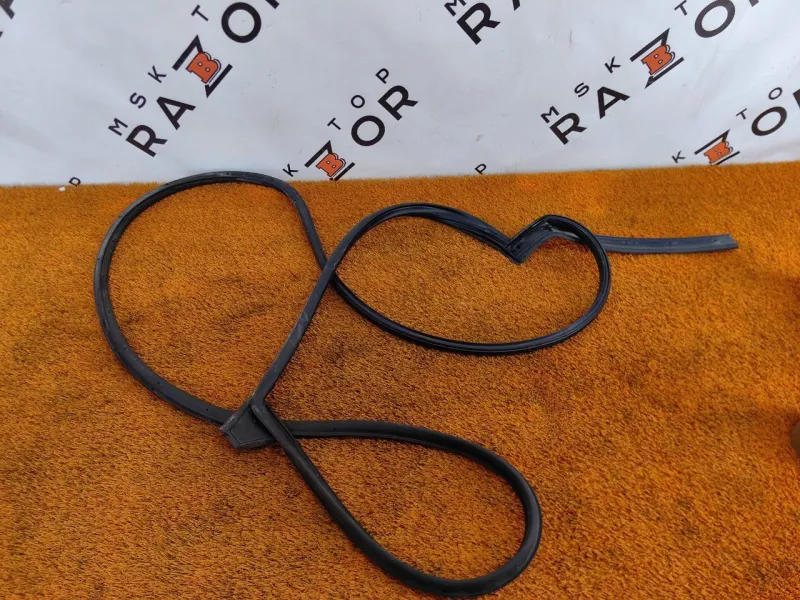 Уплотнитель двери