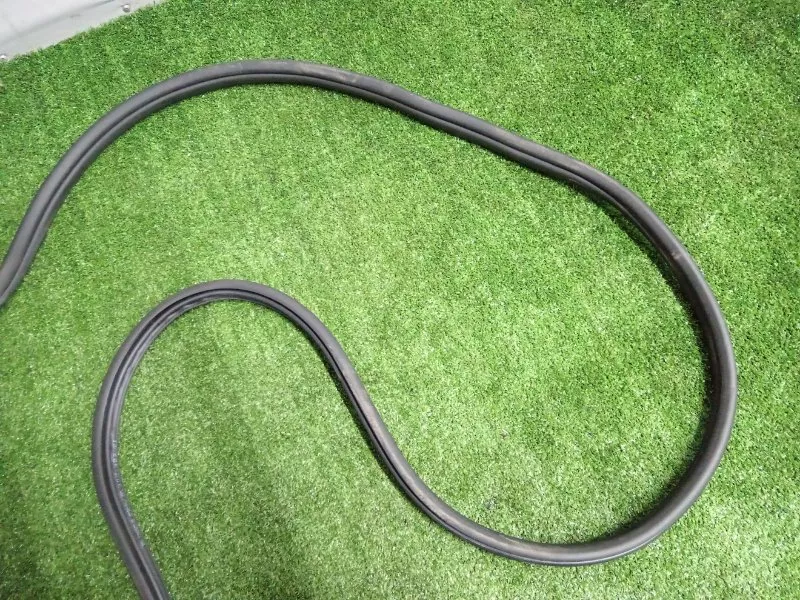 Уплотнитель проема двери