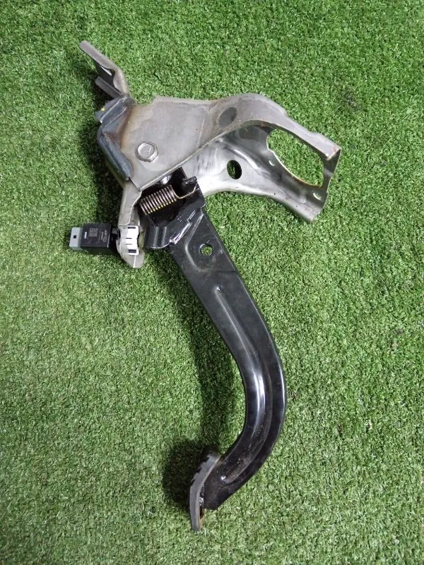 Педаль тормоза