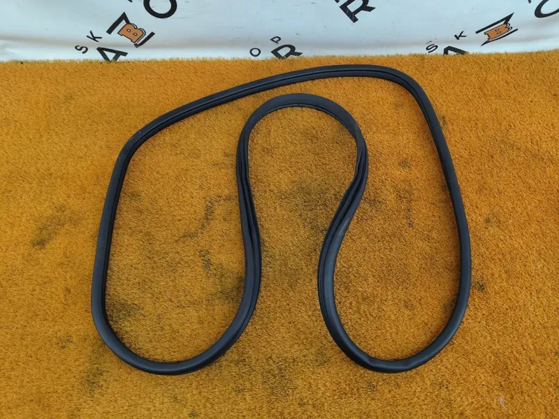 Уплотнитель проема двери