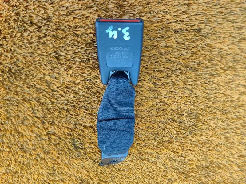 Ответная часть ремня безопасности