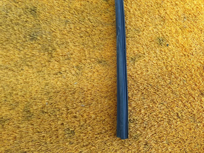 Уплотнитель стекла двери