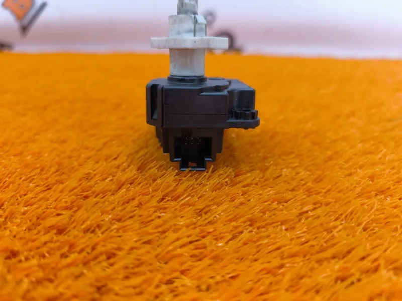 Моторчик заслонки печки