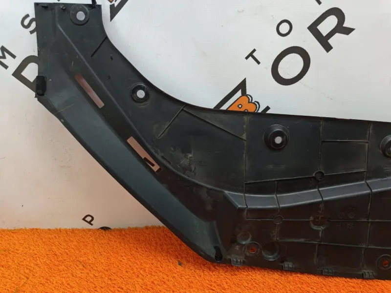 Накладка замка капота