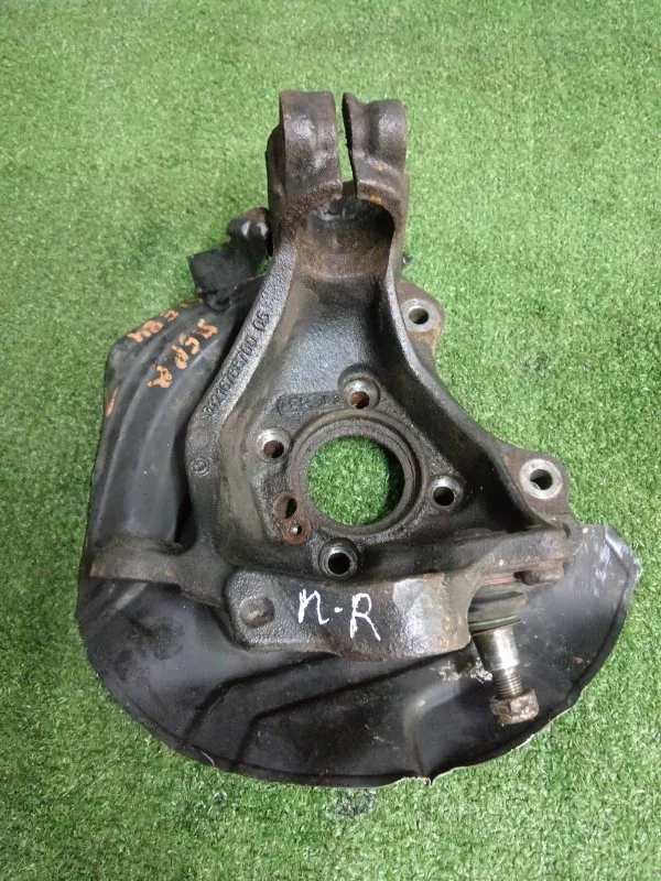 Кулак поворотный