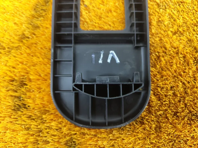 Заглушка крепления сиденья