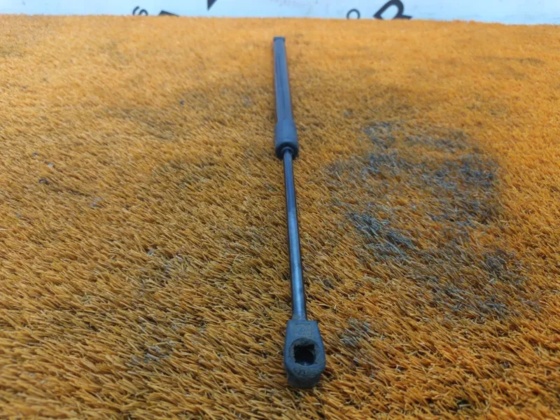 Амортизатор багажника