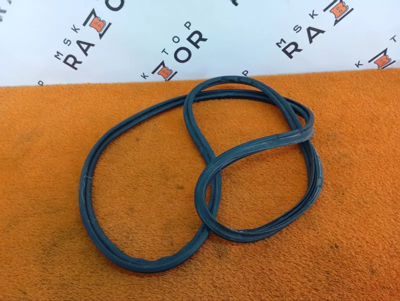 Уплотнитель багажника