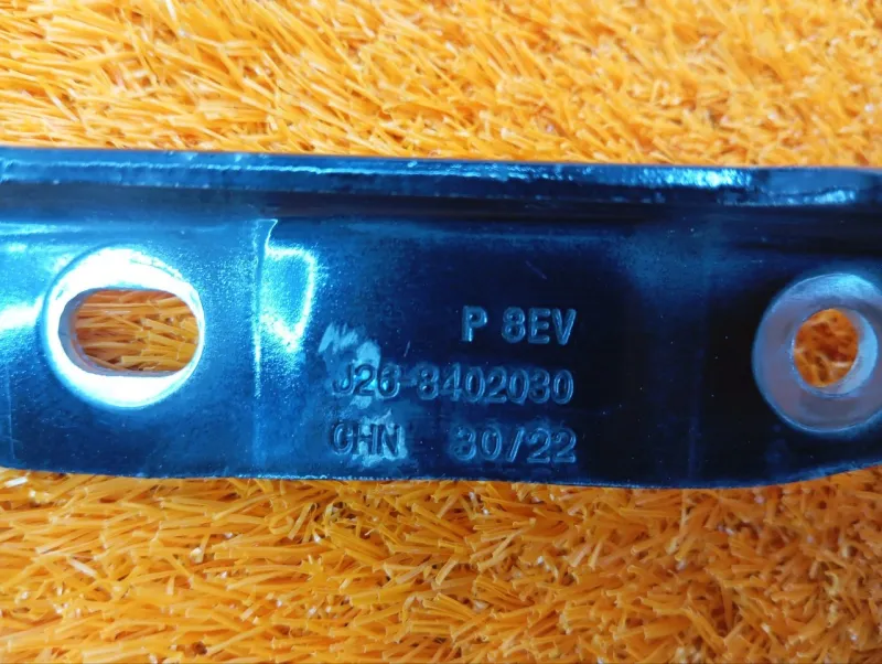 Петля капота